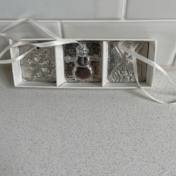 Vilmain Christmas Ornaments - Picture 2 of 11